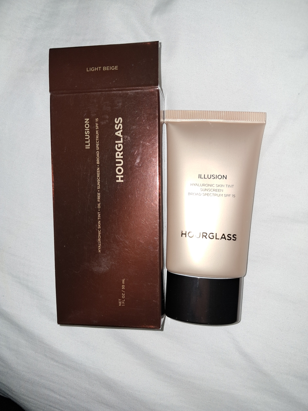 Hourglass Illusion Hyaluronic Skin Tint - Light Beige